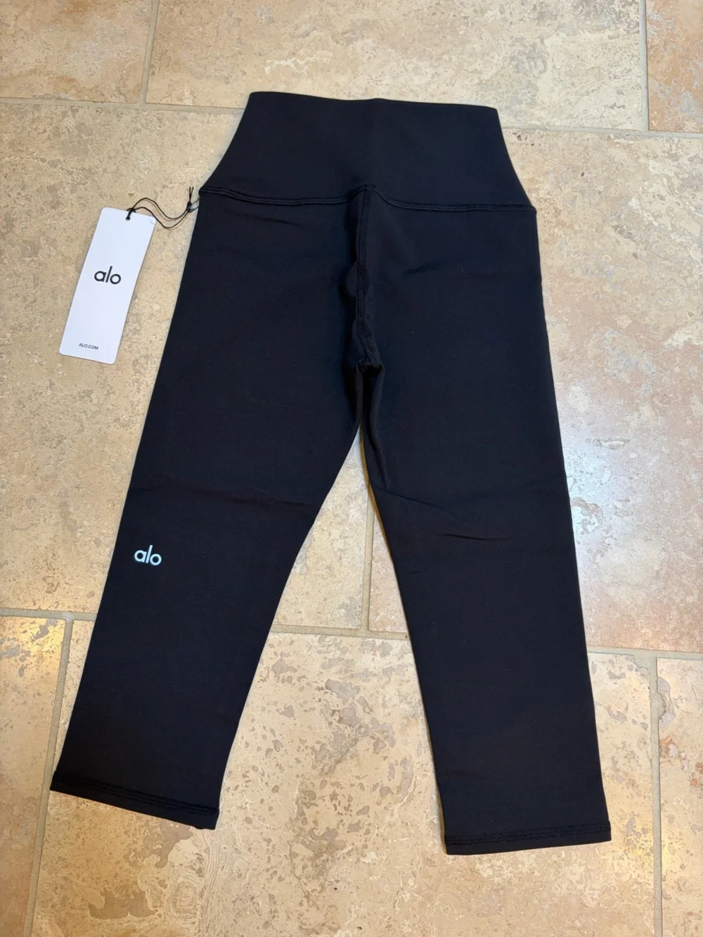 Alo 16” black high waist Airbrush Capri